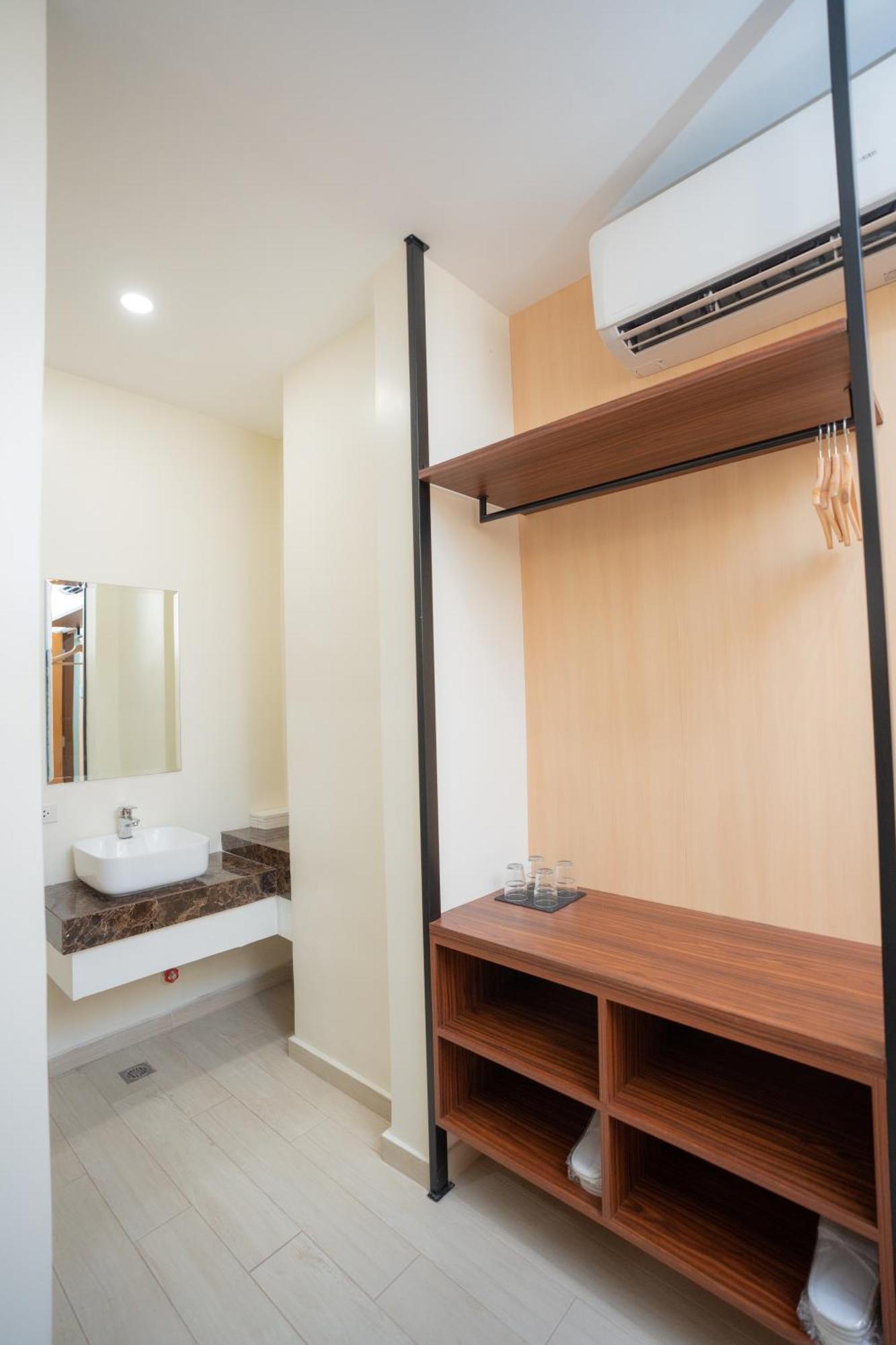 Sundaze Dormitel Hotel Нага Екстериор снимка